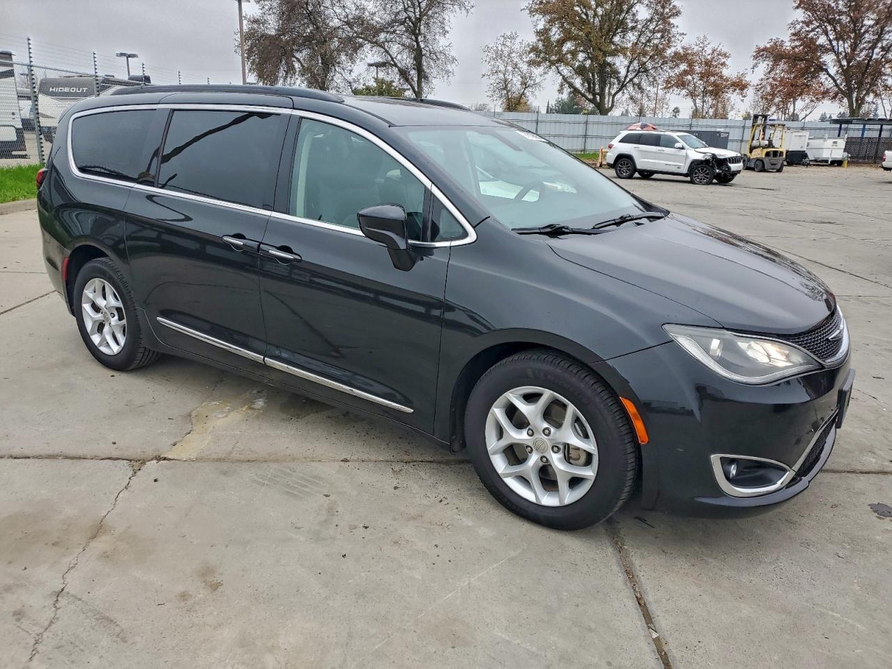 Chrysler Pacifica Touring L