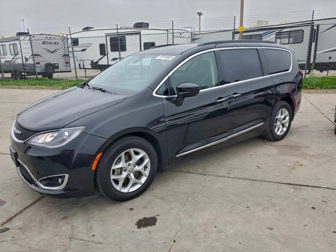 Salvage Chrysler Pacifica Image