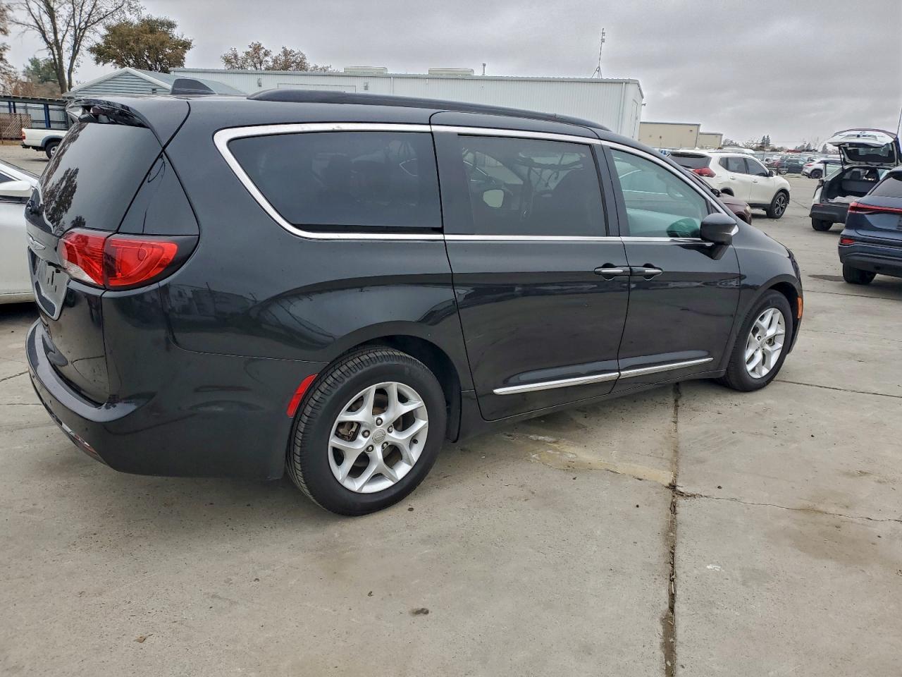 Chrysler Pacifica Touring L