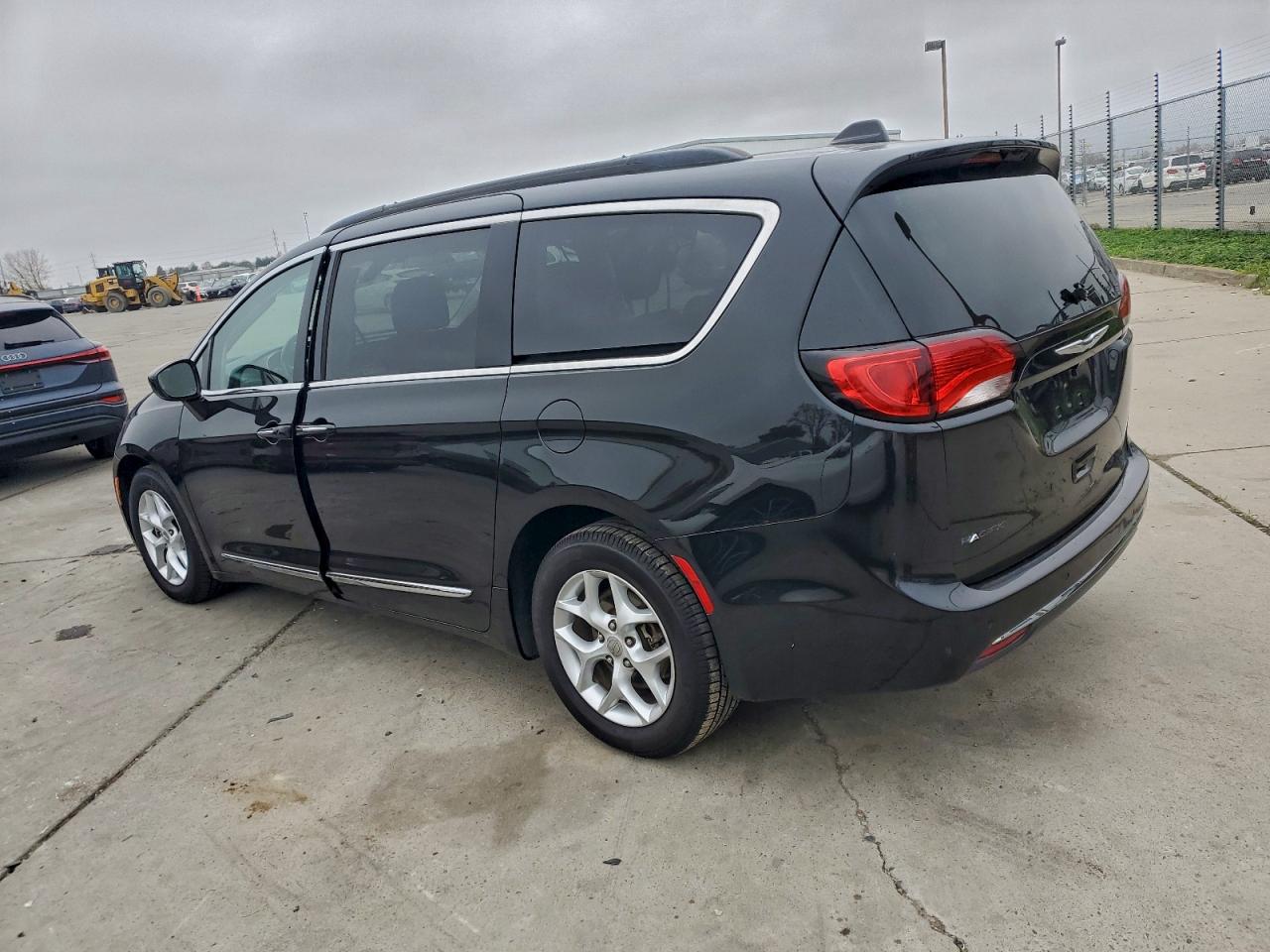 Chrysler Pacifica Touring L