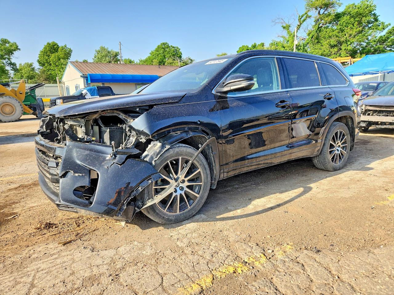 Salvage Toyota Highlander Image