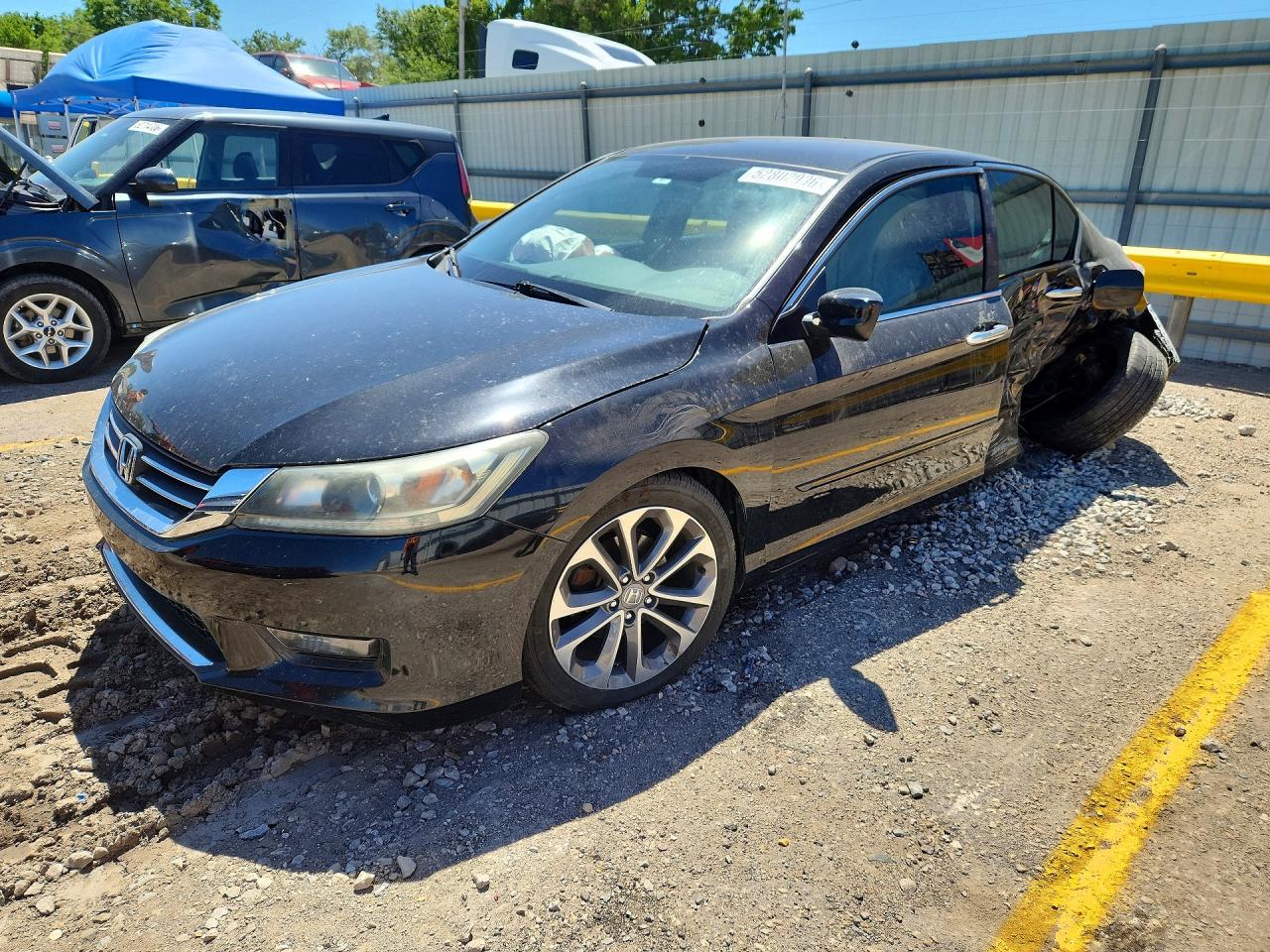 Salvage Honda Accord Image