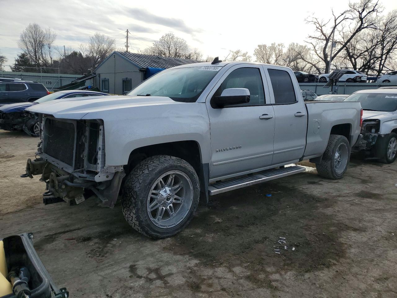 Salvage Chevrolet Silverado Image