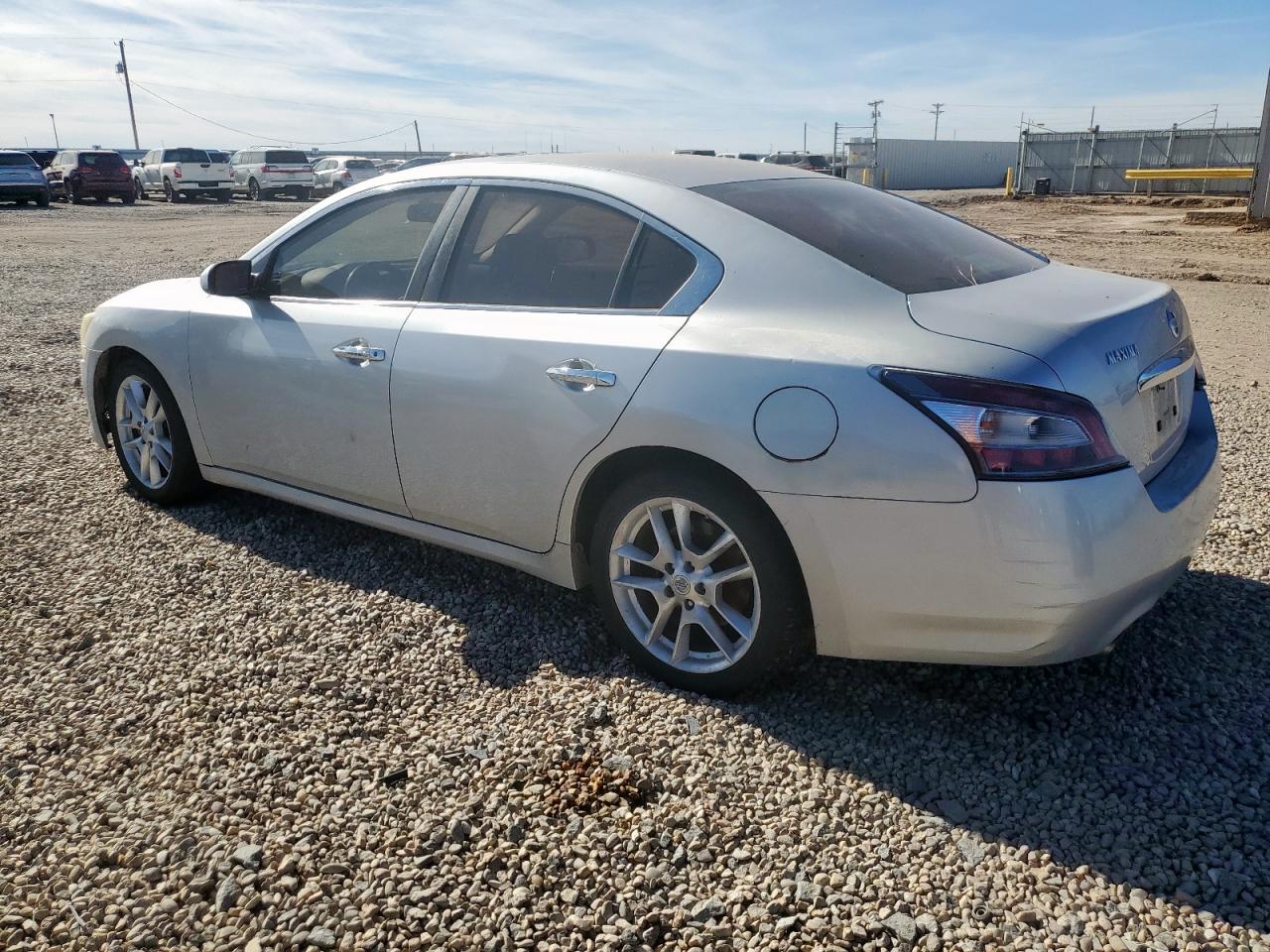 Nissan Maxima S