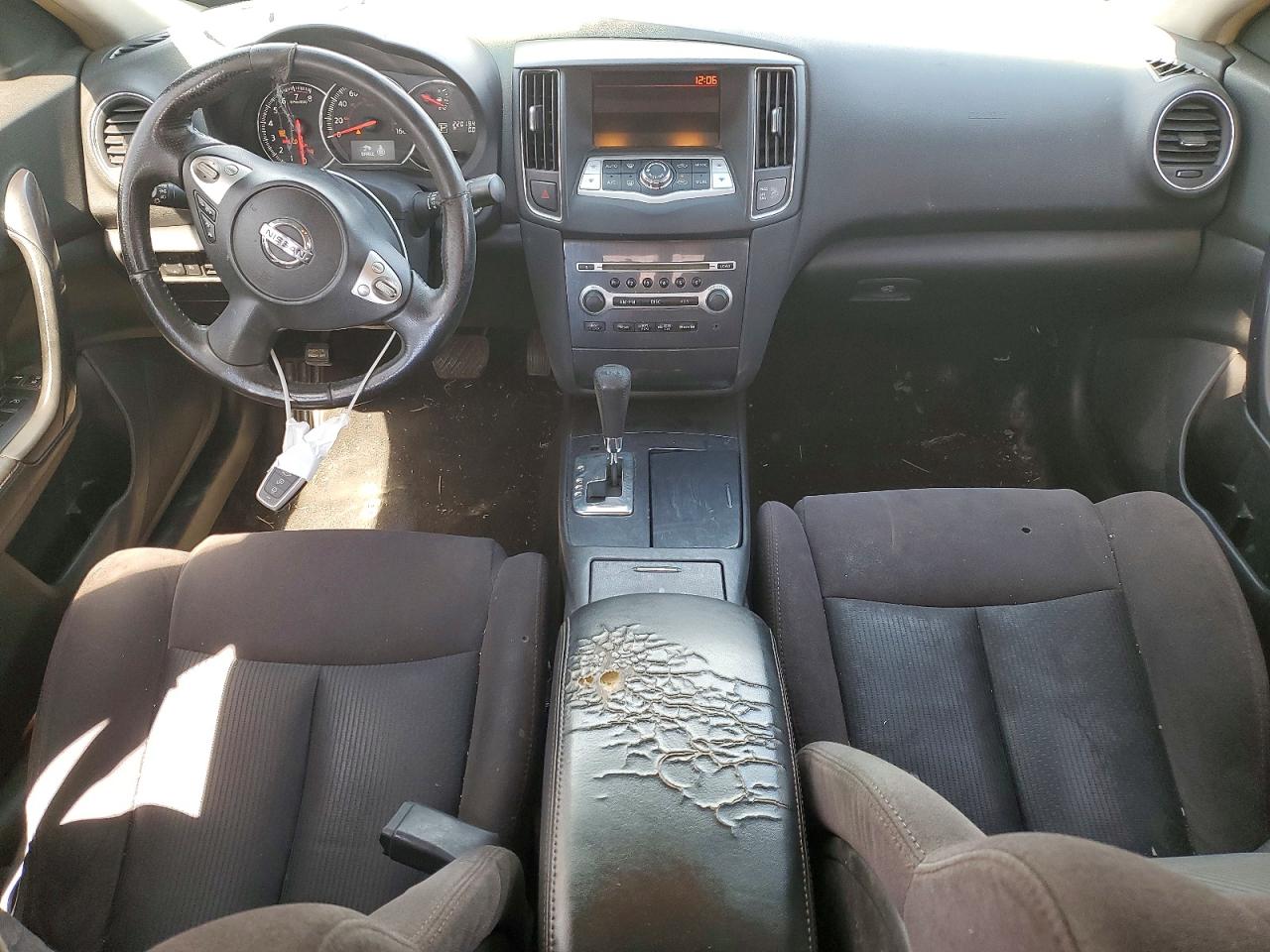 Nissan Maxima S