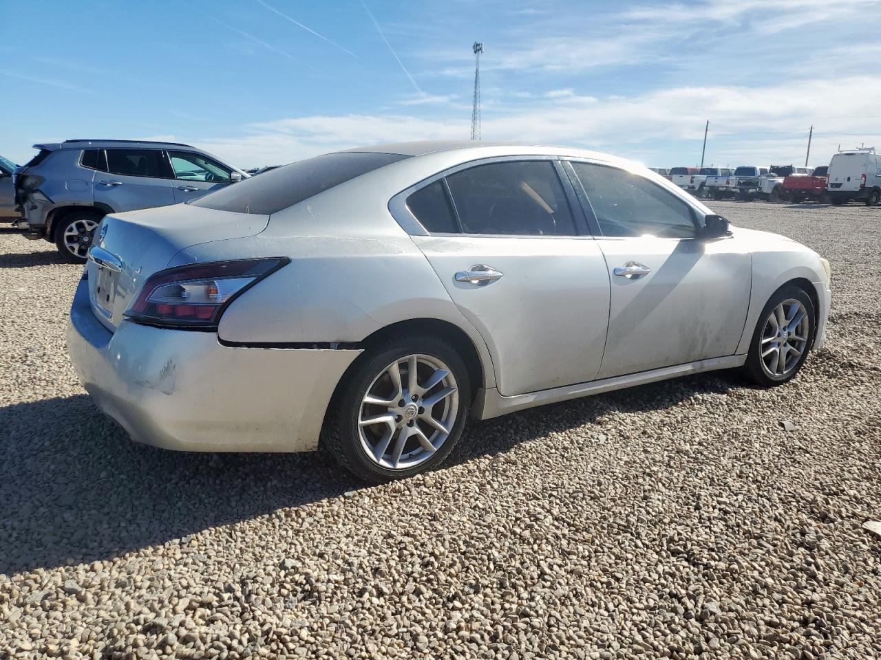 Nissan Maxima S