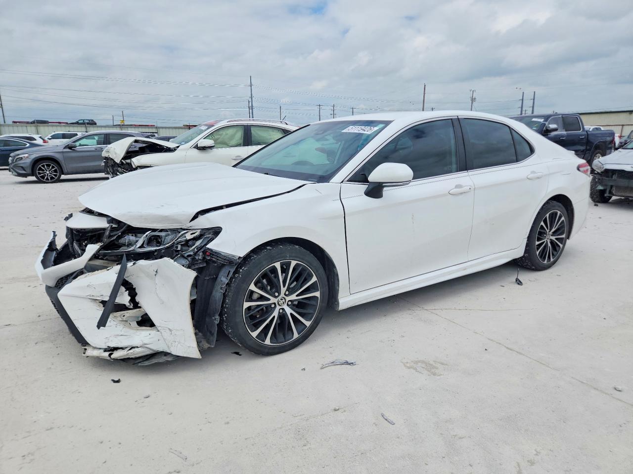 Salvage Toyota Camry Image