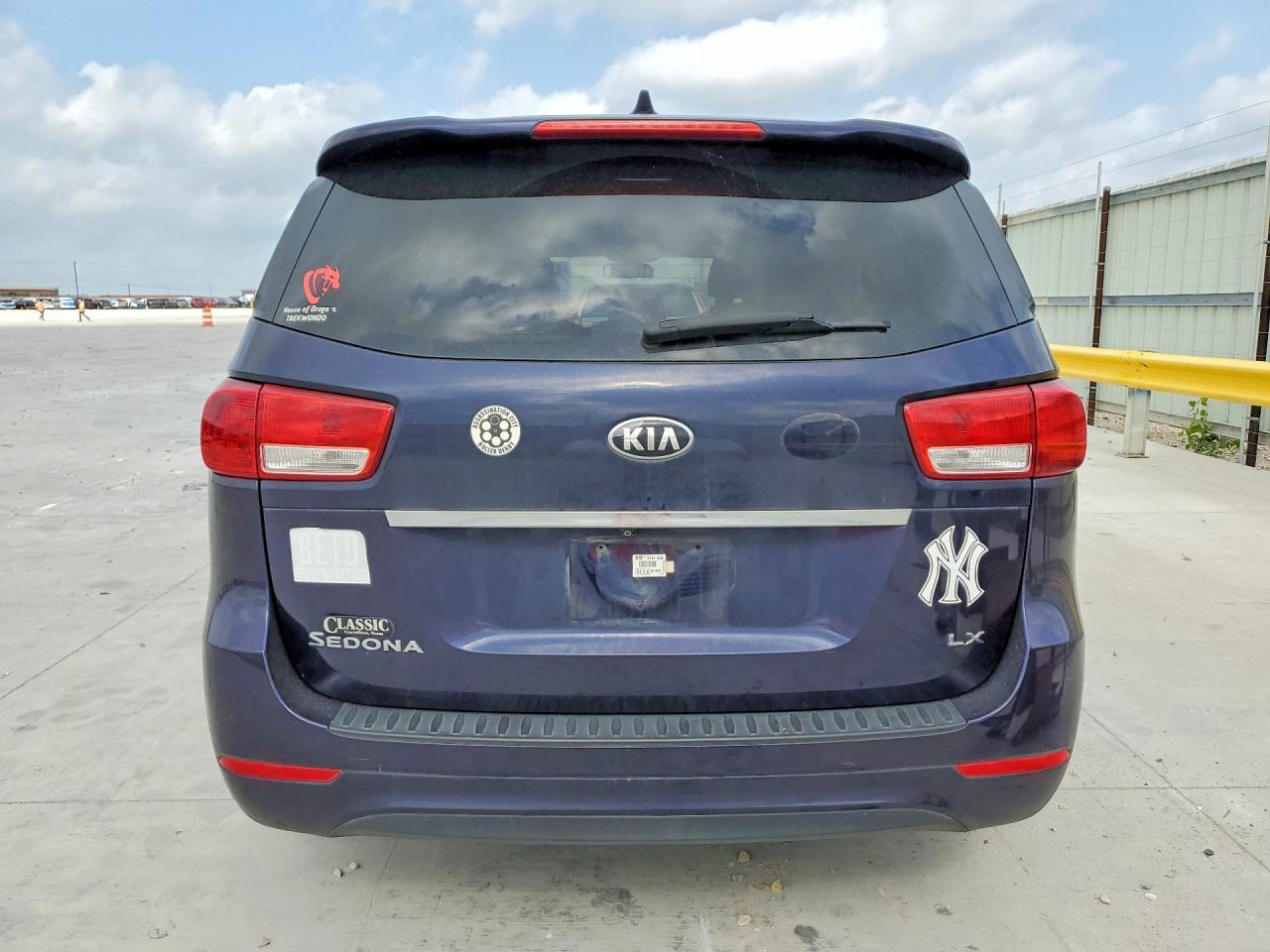 Kia Sedona Lx