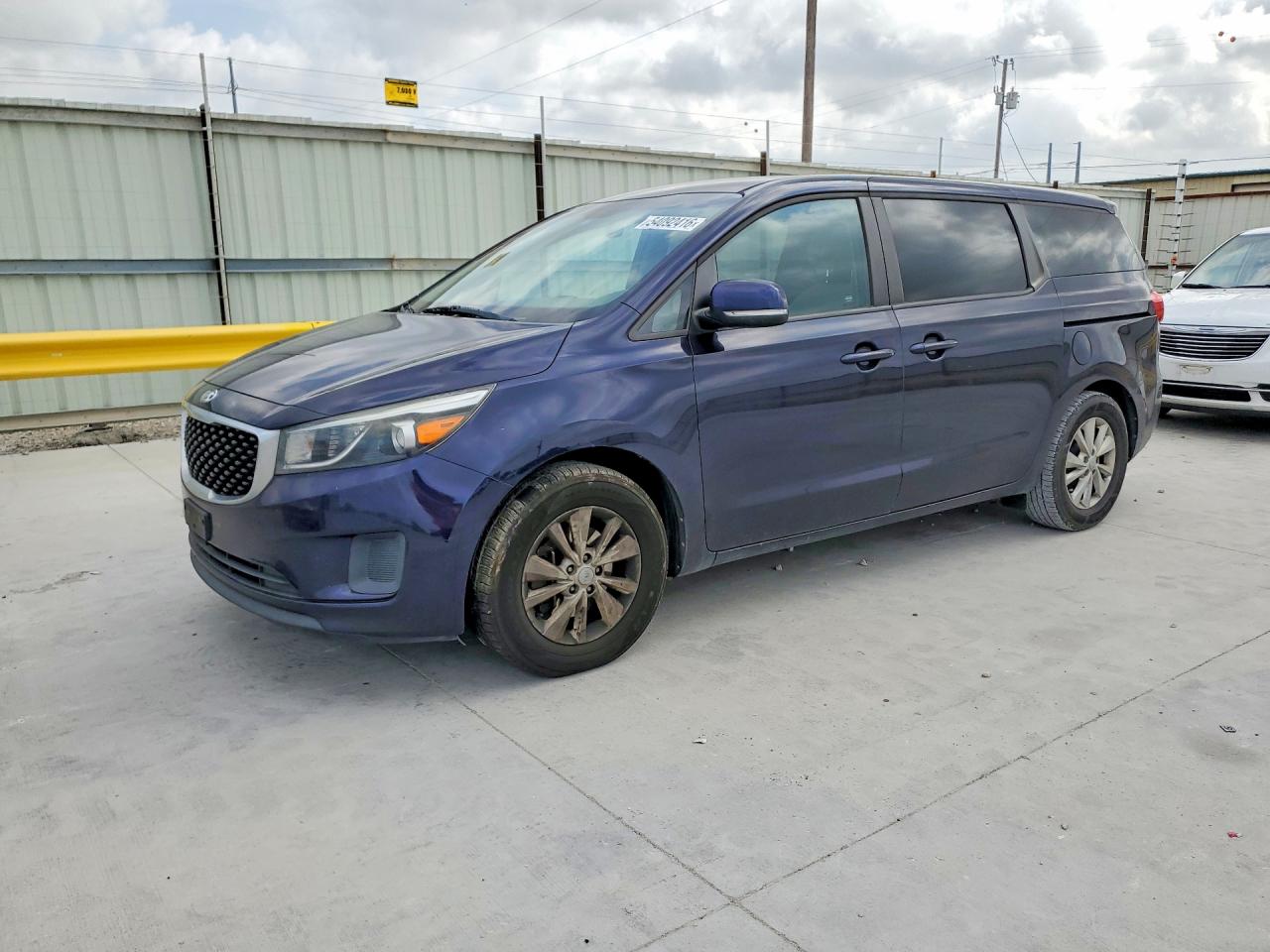 Salvage Kia Sedona Image