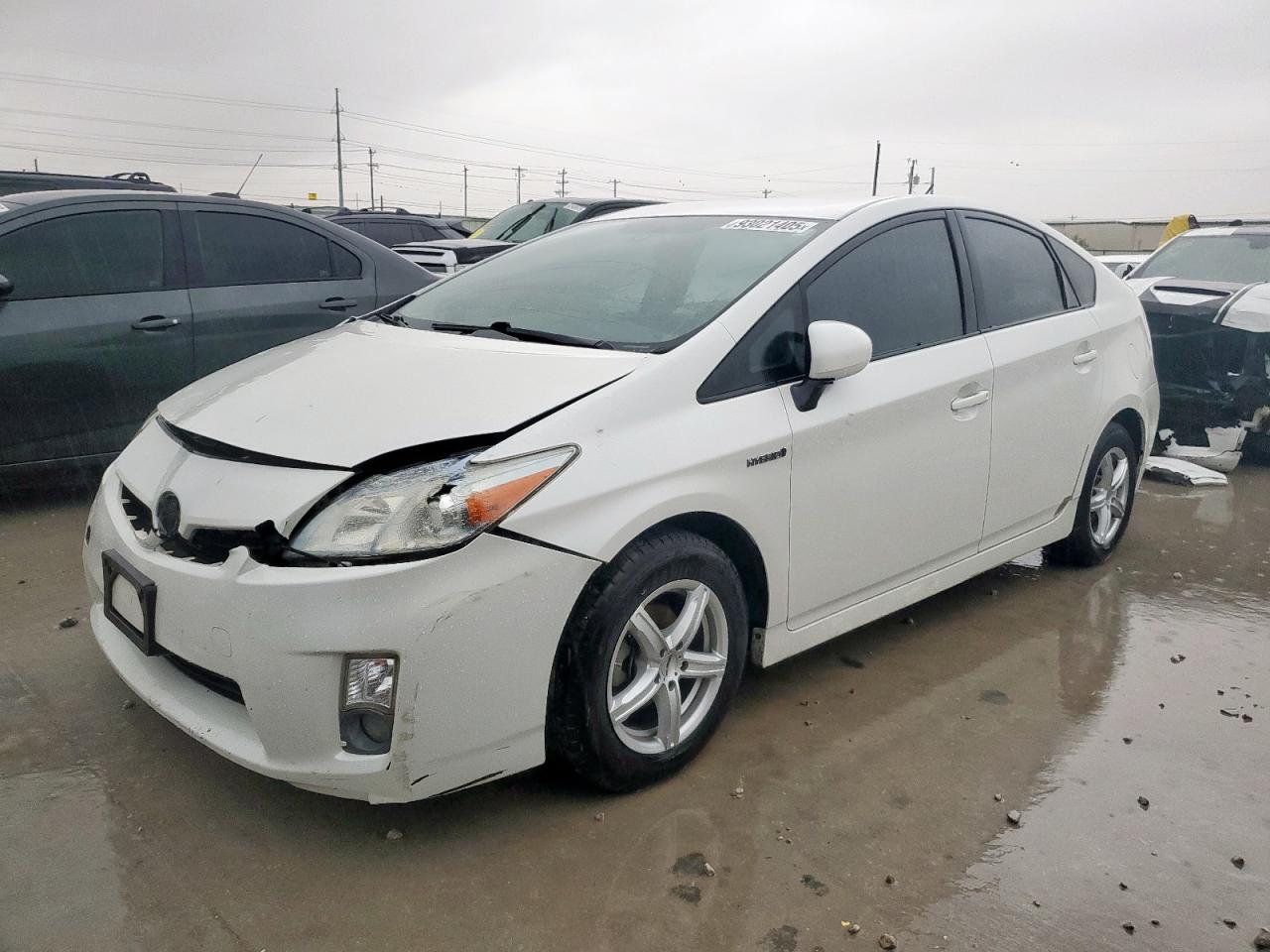 Salvage Toyota Prius Image