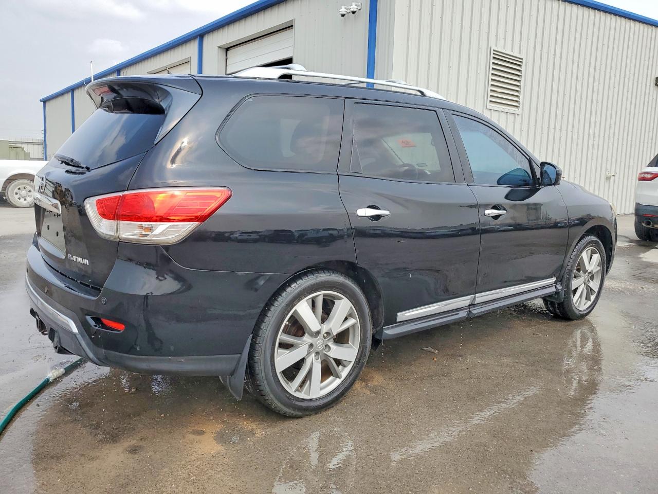 Nissan Pathfinder S