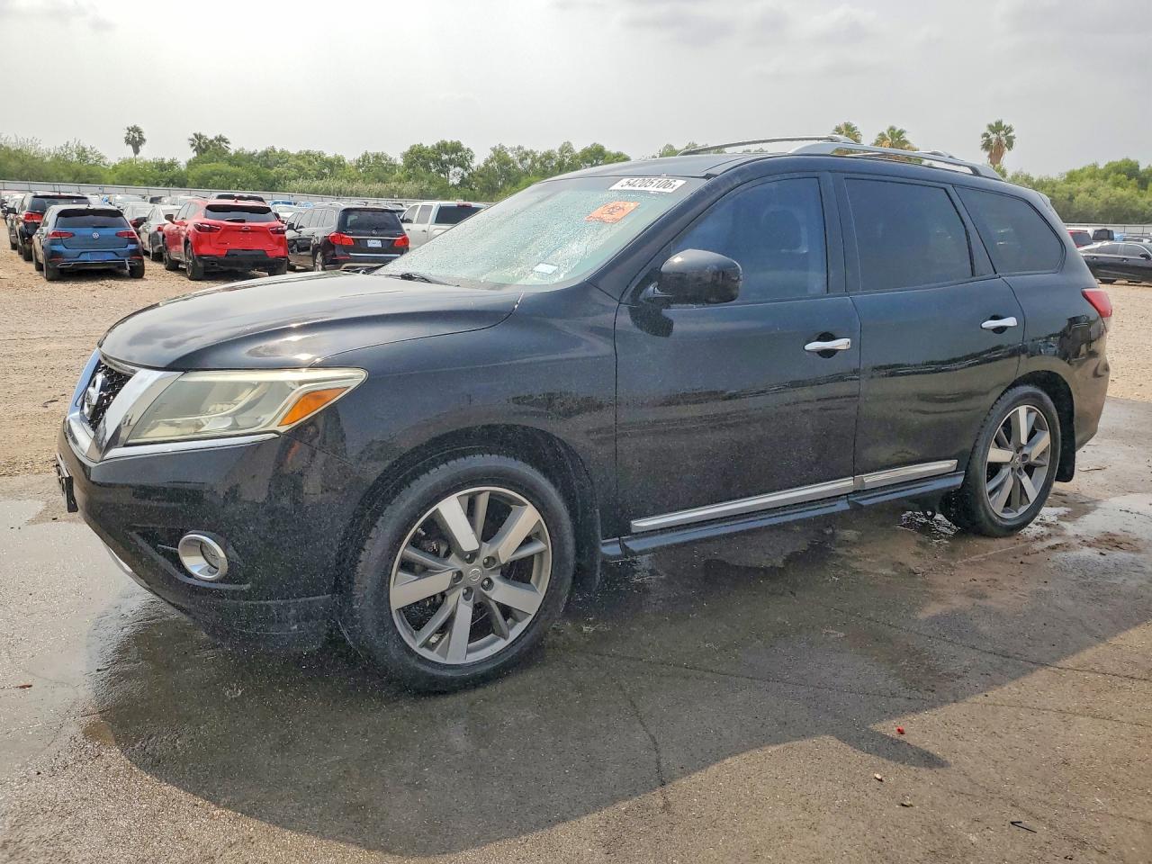 Salvage Nissan Pathfinder Image