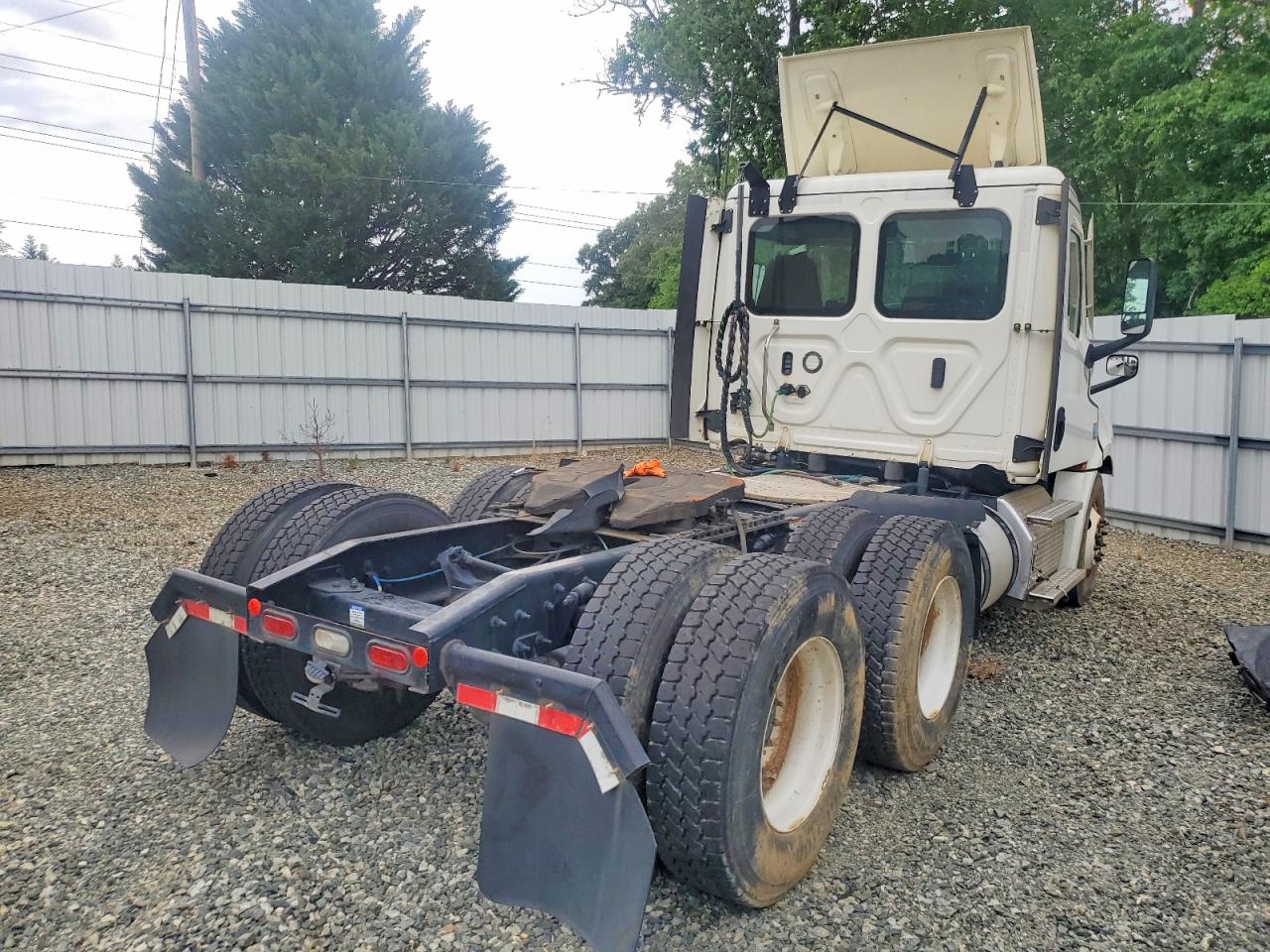 Freigliner Cascadia 126