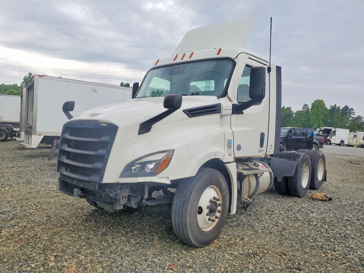 Freigliner Cascadia 126