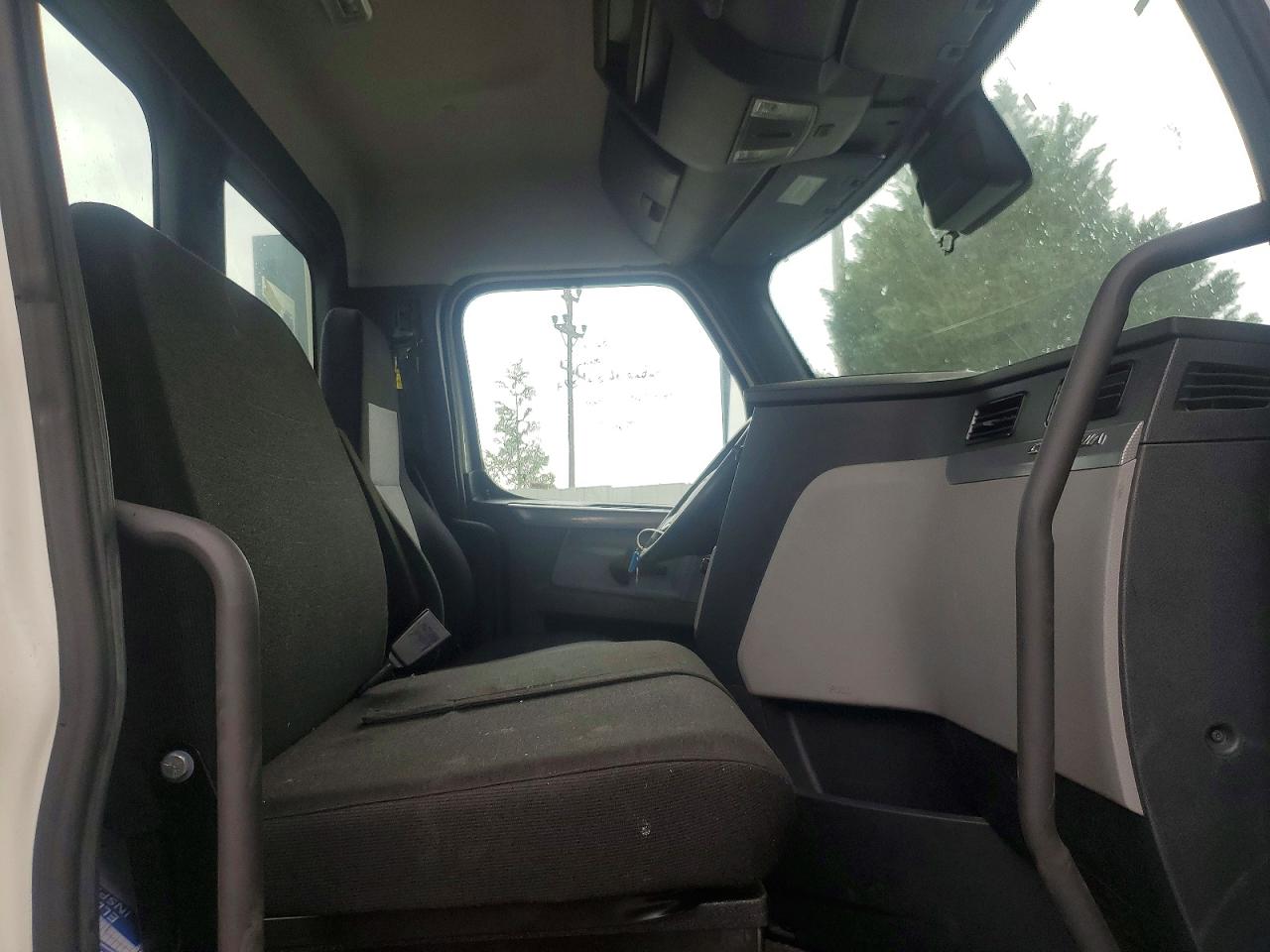 Freigliner Cascadia 126