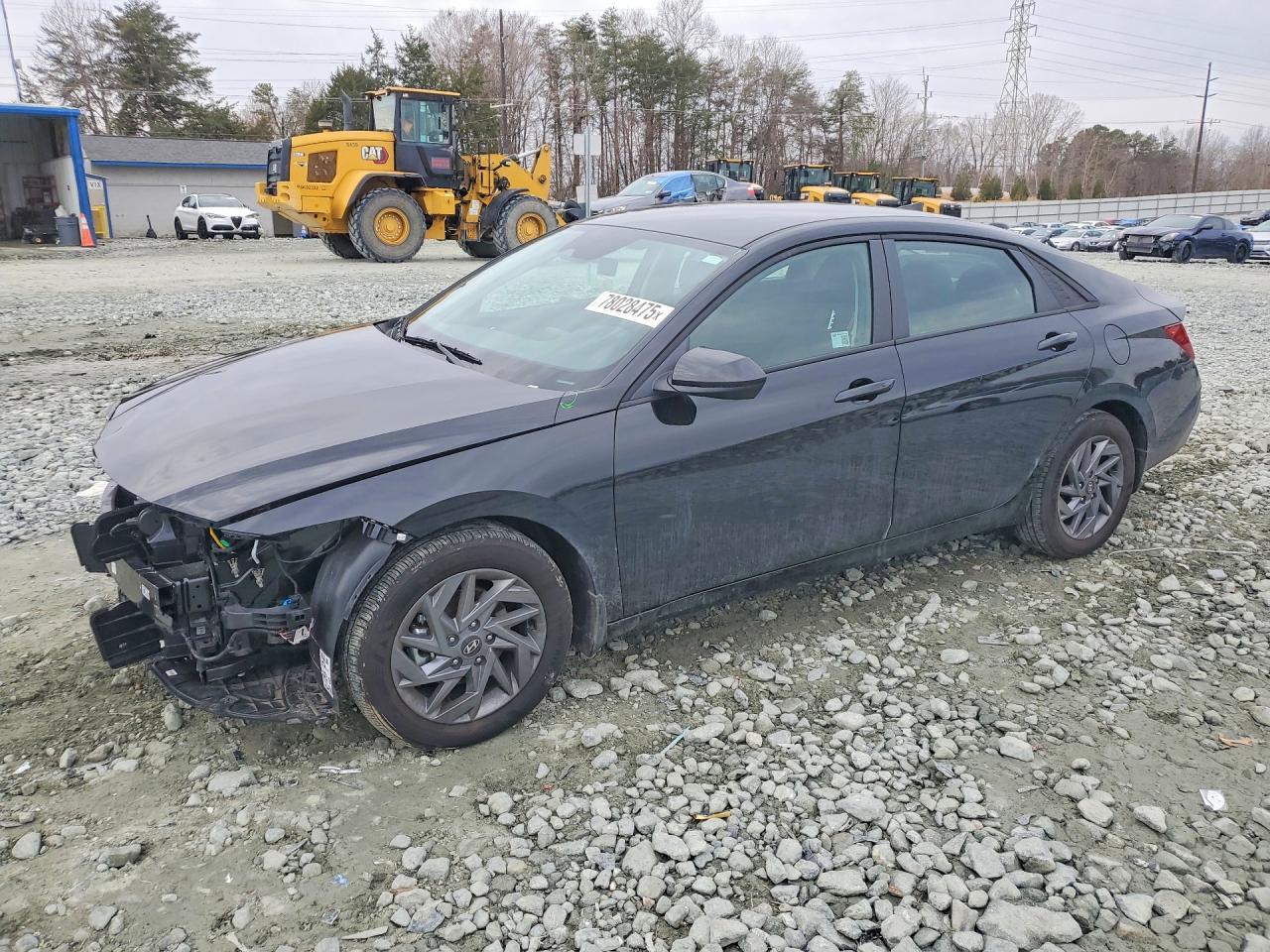 Salvage Hyundai ELANTRA Image
