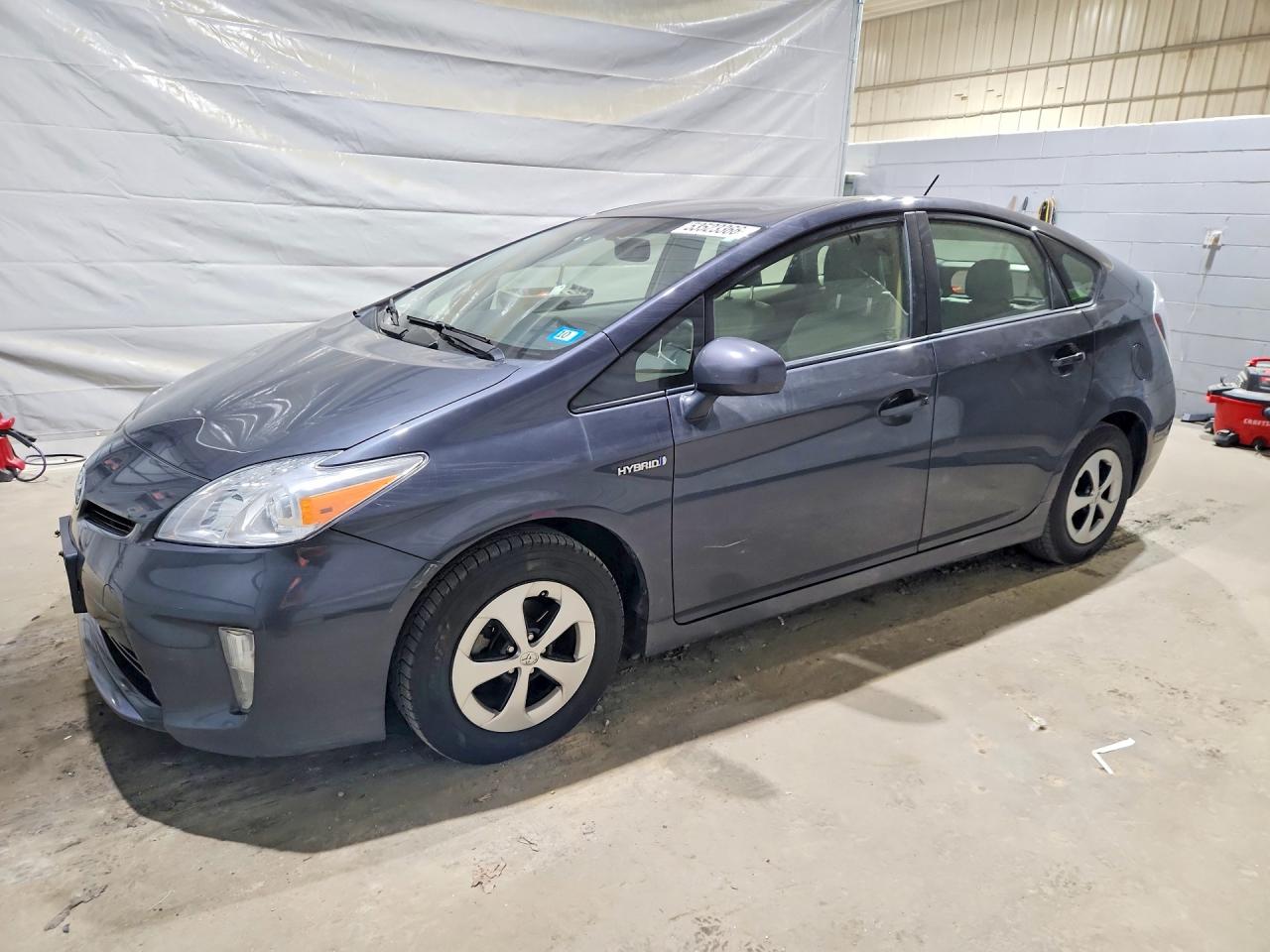 Salvage Toyota Prius Image