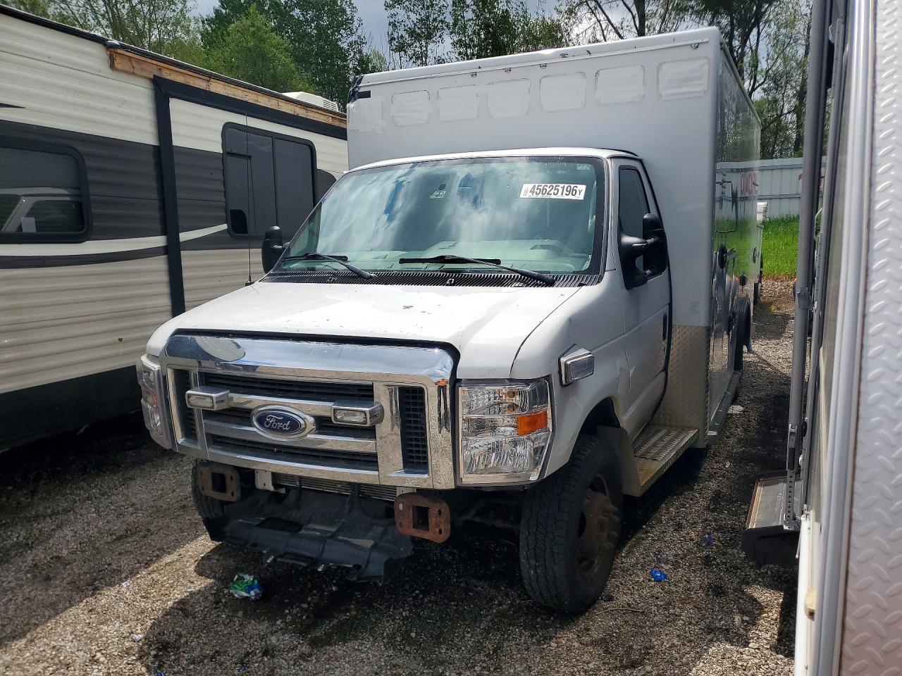 Salvage Ford E-450 Image