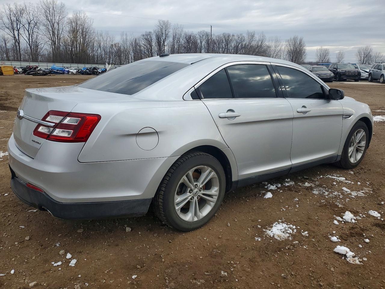 Ford Taurus Se