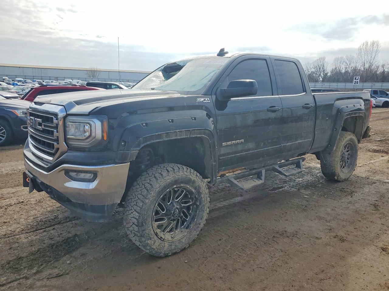 Salvage GMC Sierra Image