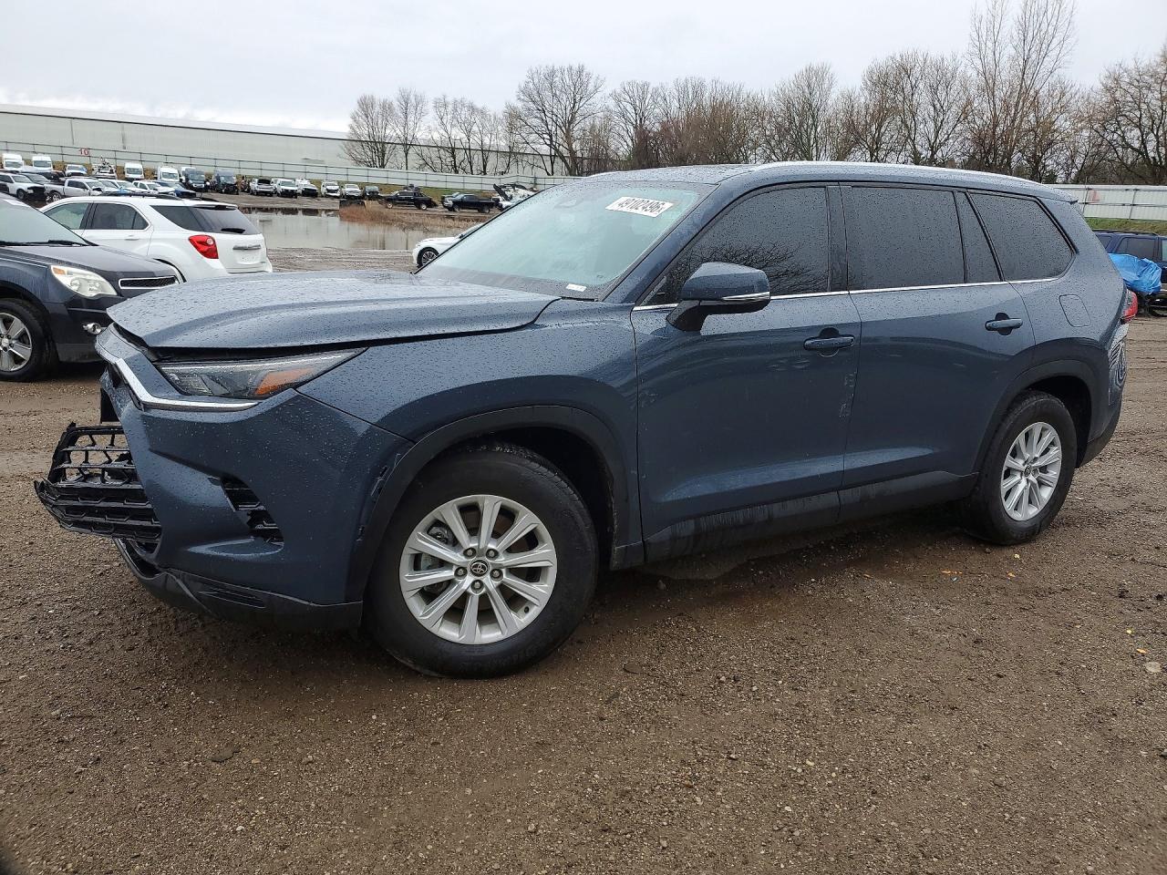 Salvage Toyota Grand High Image