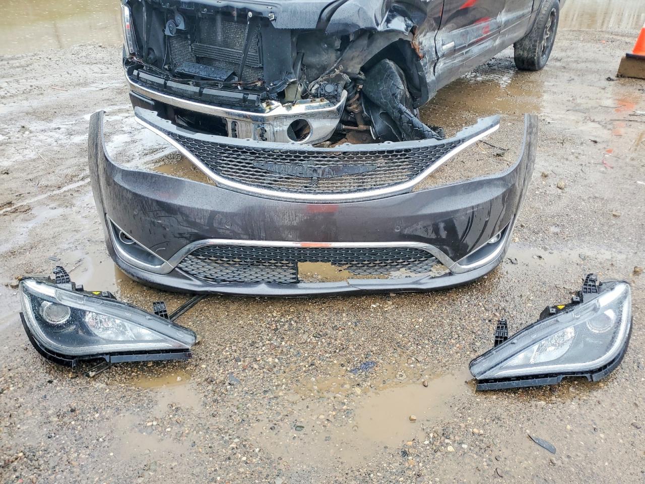 Chrysler Pacifica Limited