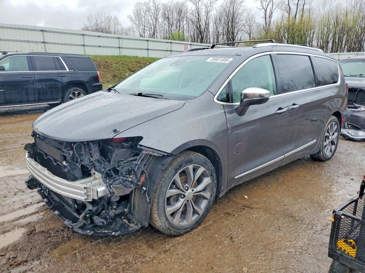 Salvage Chrysler Pacifica Image