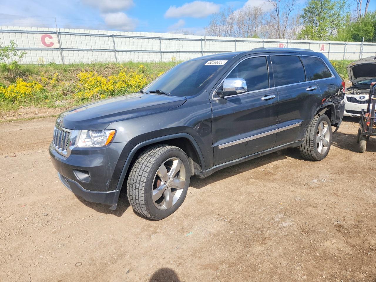 Salvage Jeep Grand Cherokee Image