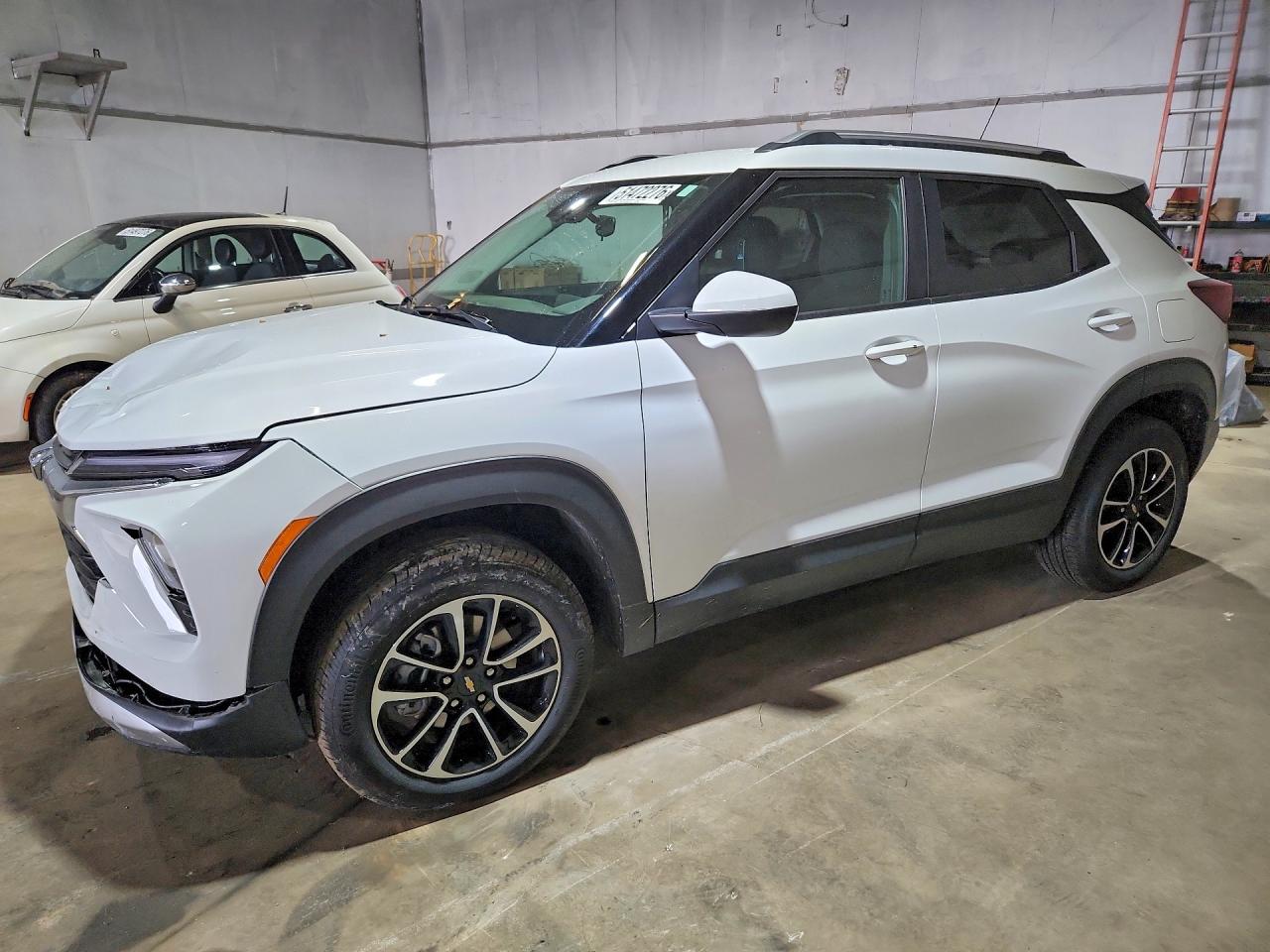 Salvage Chevrolet Trailblaze Image