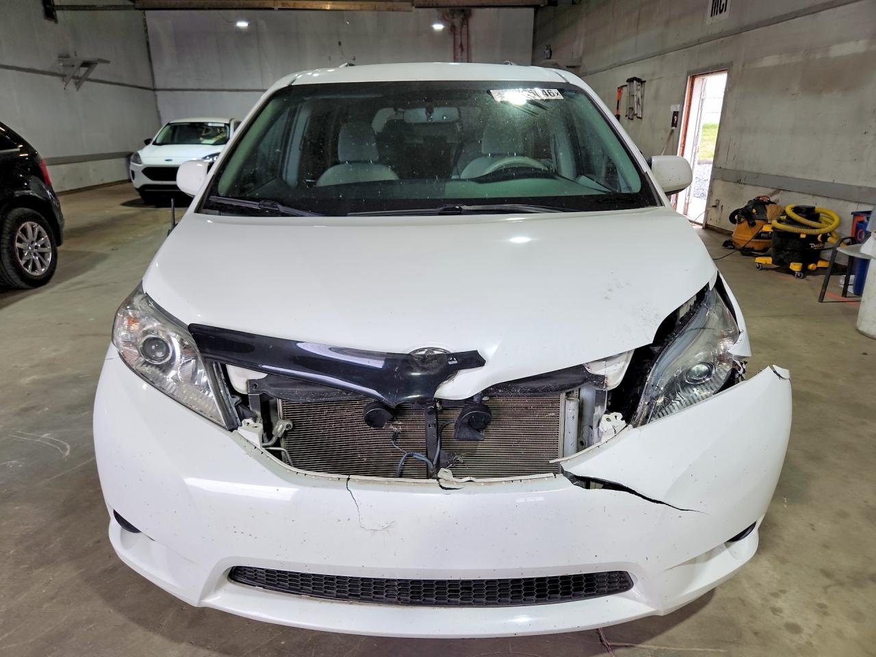 Toyota Sienna Le