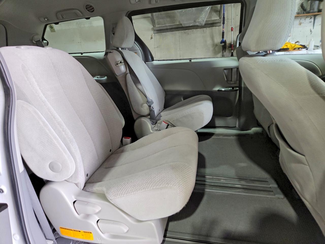 Toyota Sienna Le