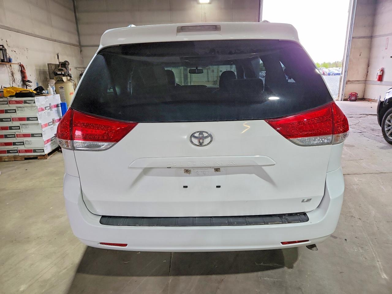 Toyota Sienna Le