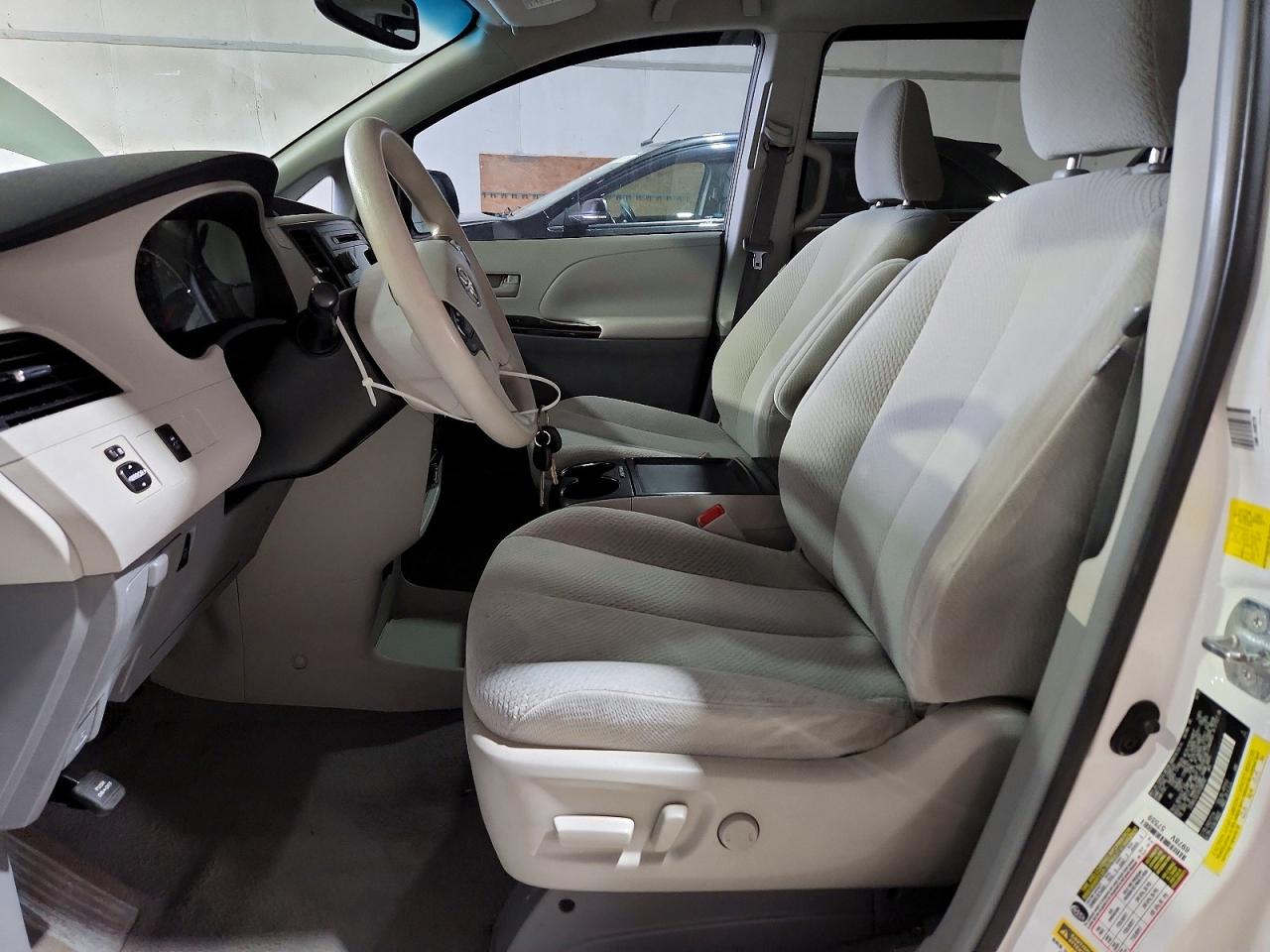 Toyota Sienna Le