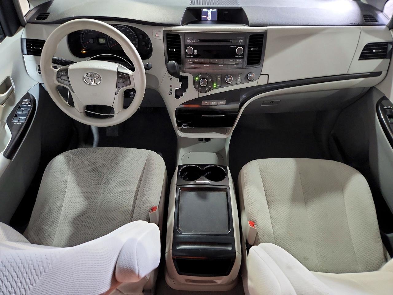 Toyota Sienna Le