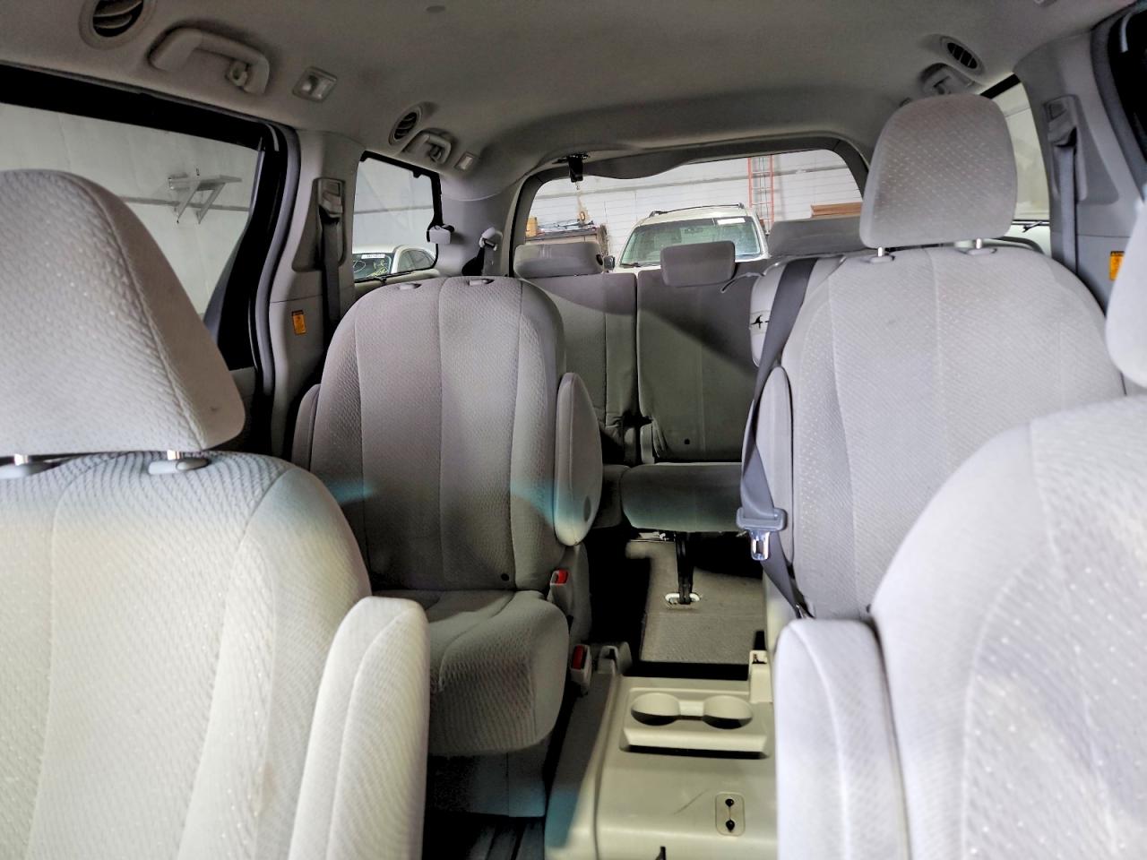 Toyota Sienna Le