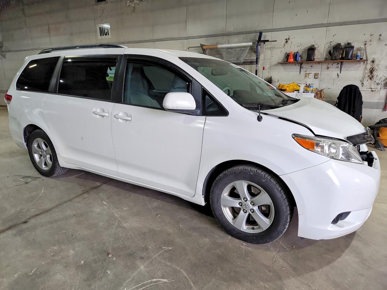 Toyota Sienna Le