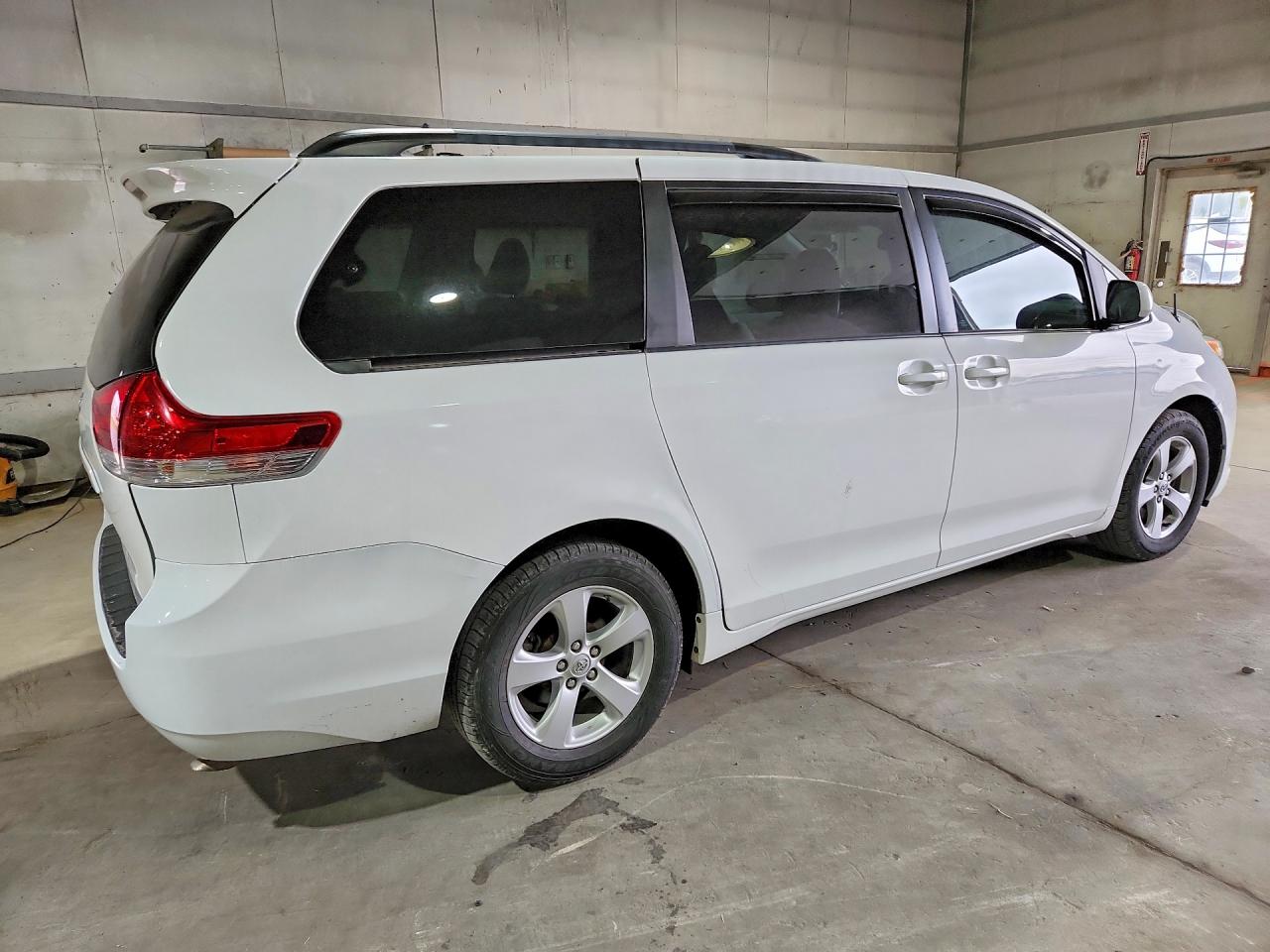 Toyota Sienna Le