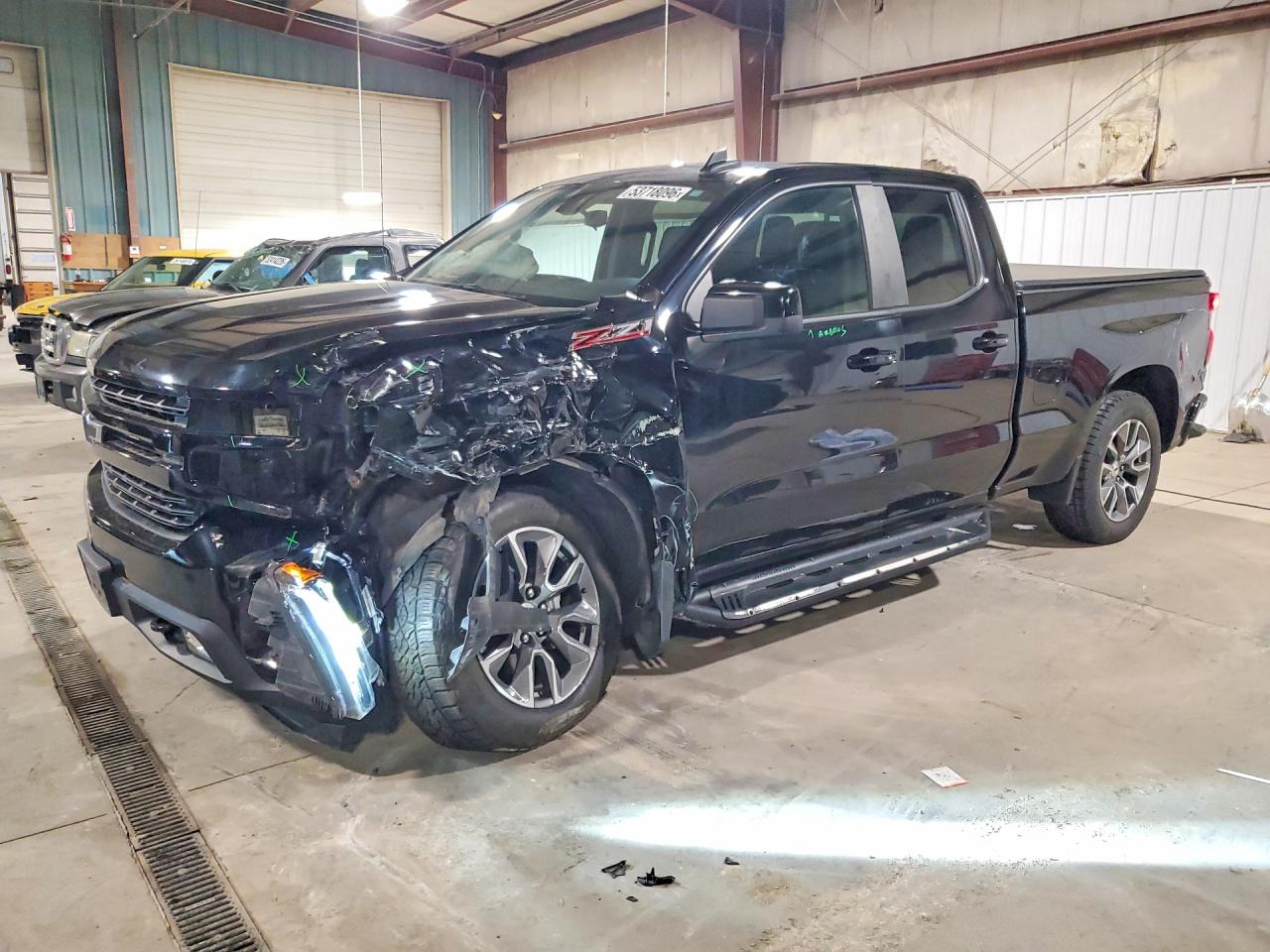 Salvage Chevrolet Silverado Image