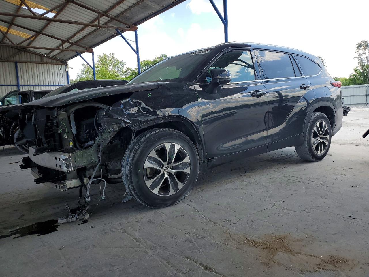Salvage Toyota Highlander Image