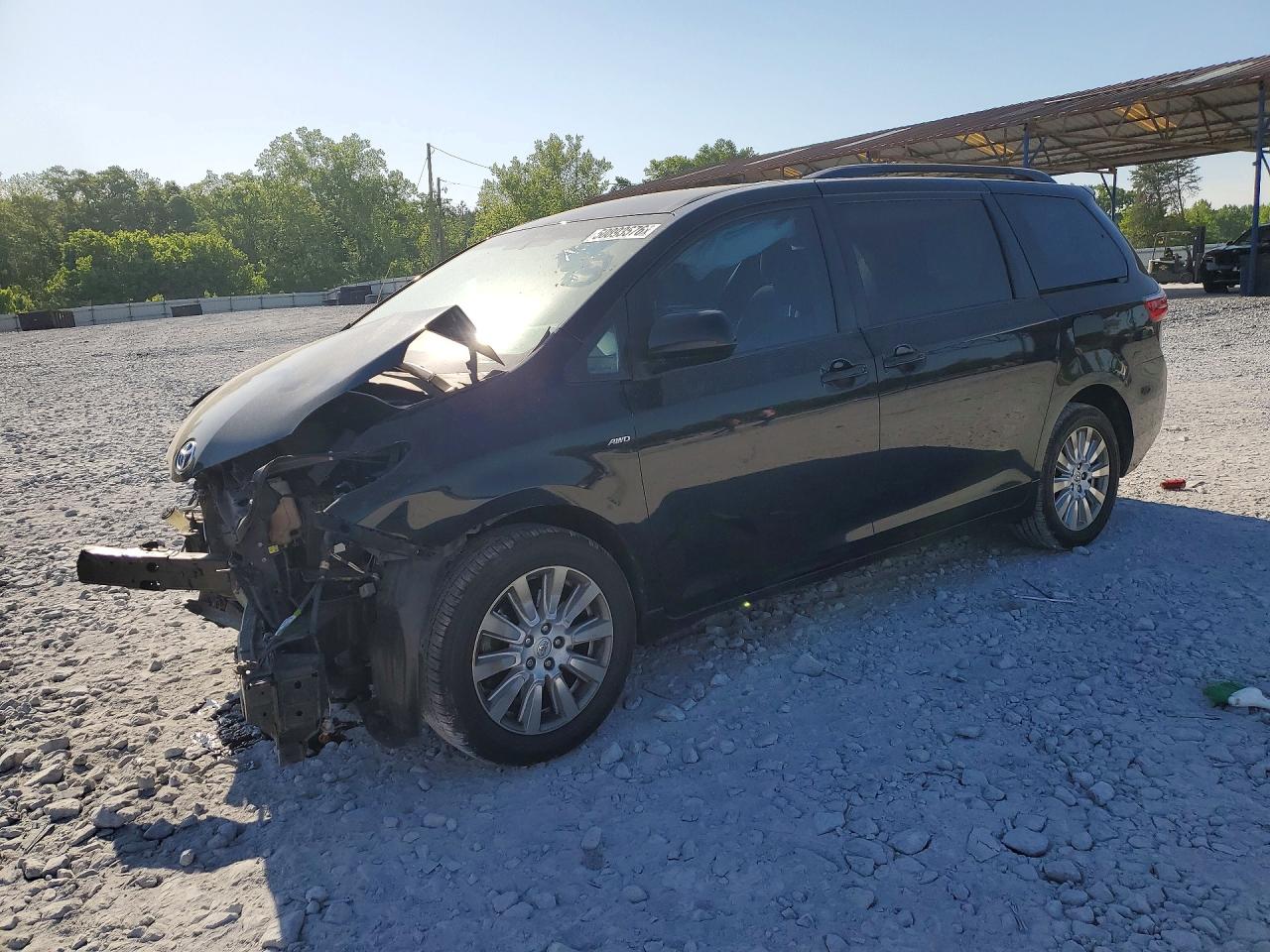 Salvage Toyota Sienna Image