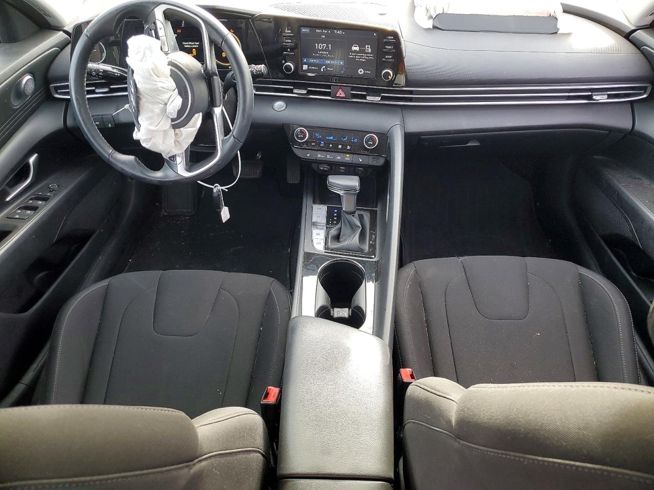 Hyundai ELANTRA Sel