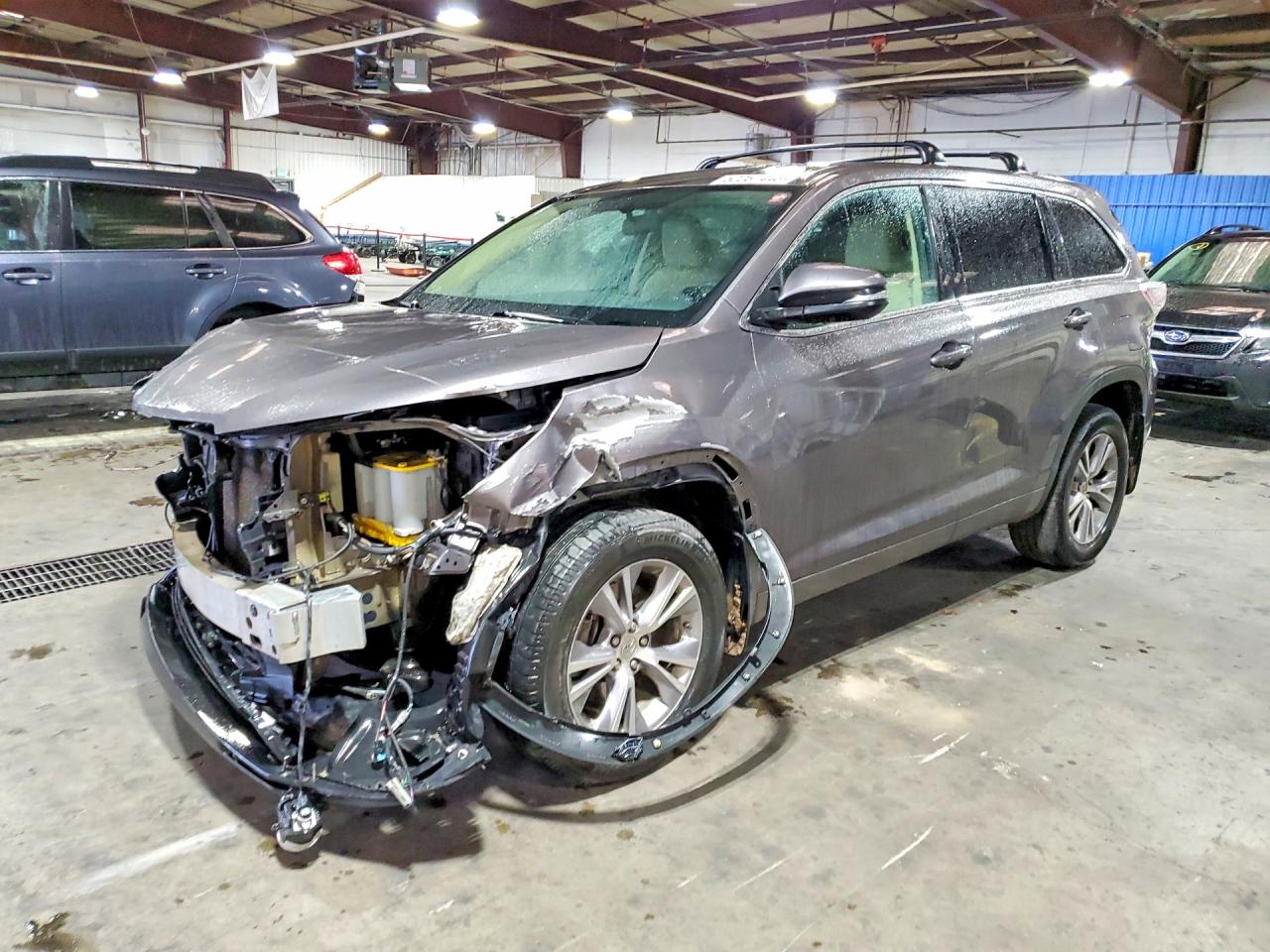 Salvage Toyota Highlander Image