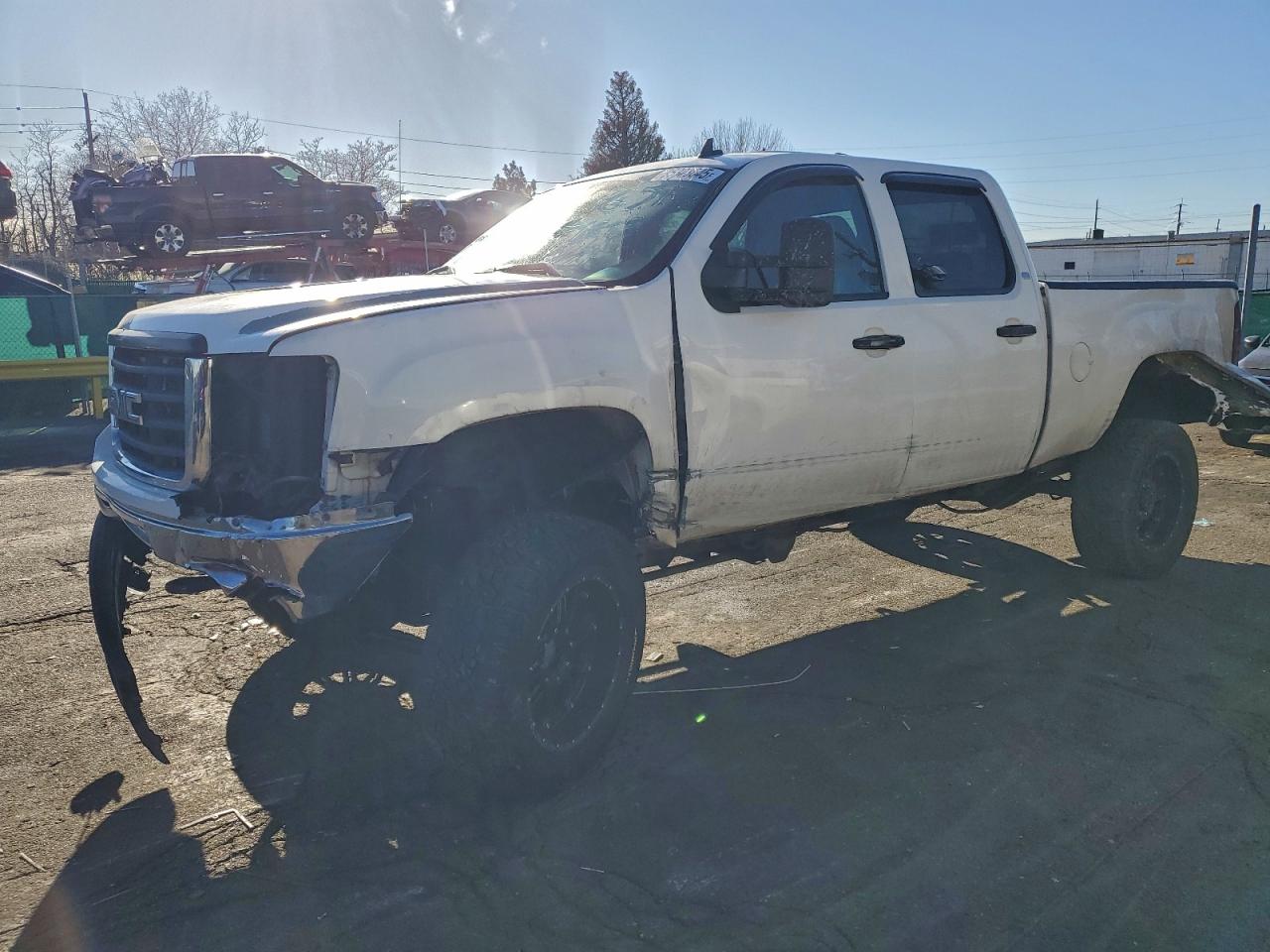 Salvage GMC Sierra Image