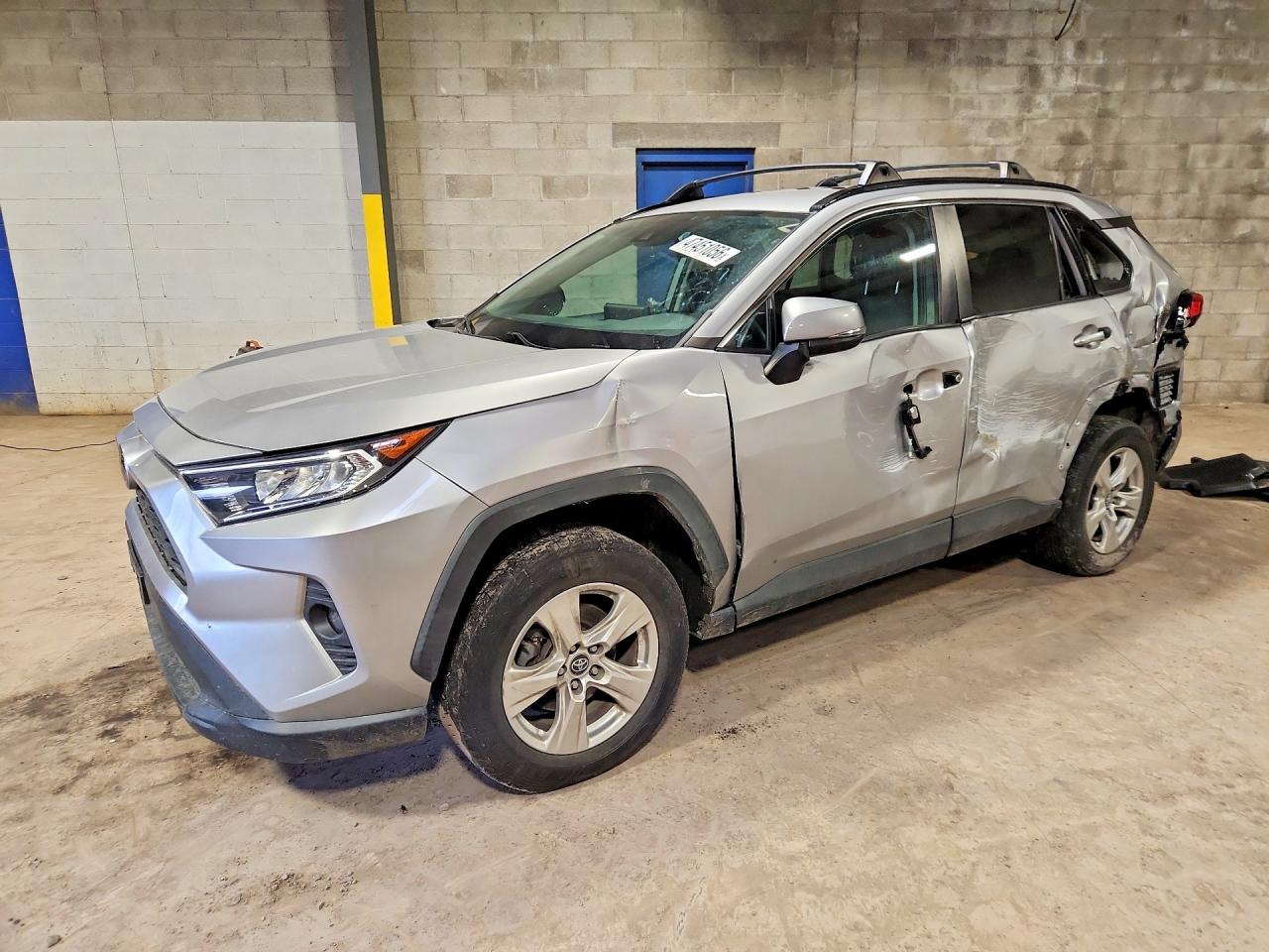 Salvage Toyota RAV4 Image