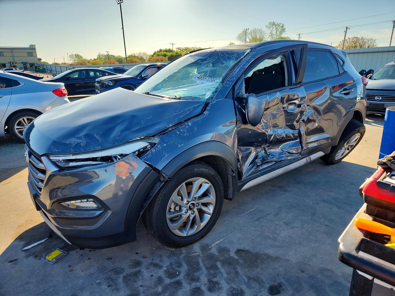 Salvage Hyundai TUCSON Image