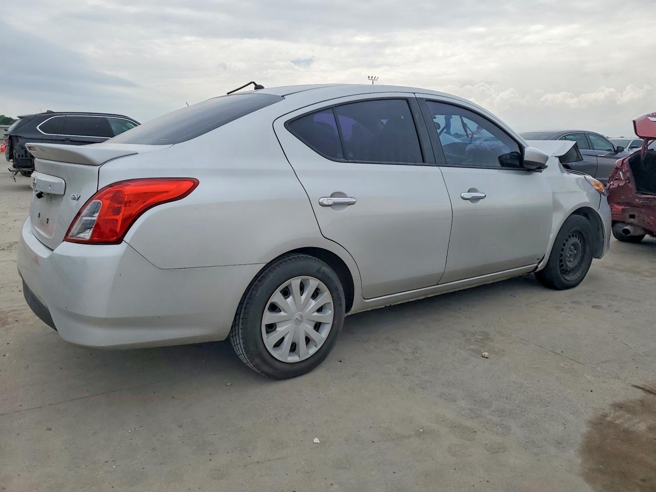 Nissan Versa Sv