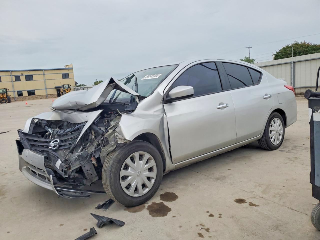 Salvage Nissan Versa Image