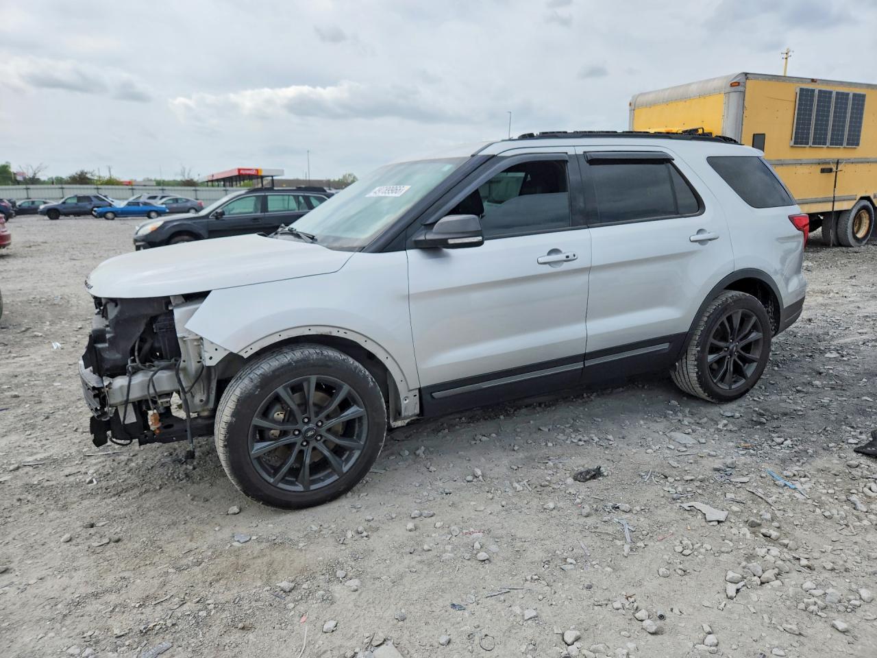 Salvage Ford Explorer Image