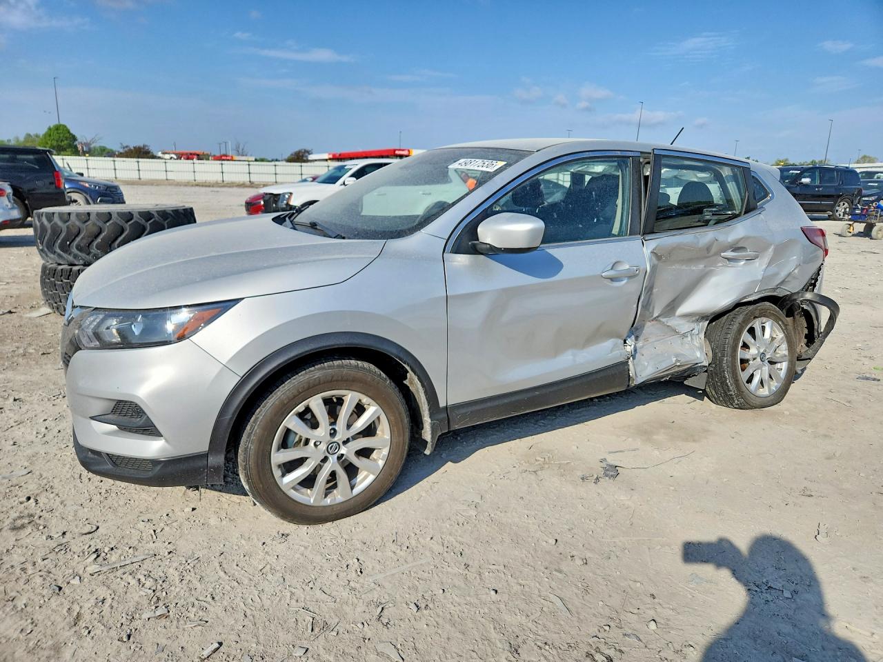 Salvage Nissan Rogue Image