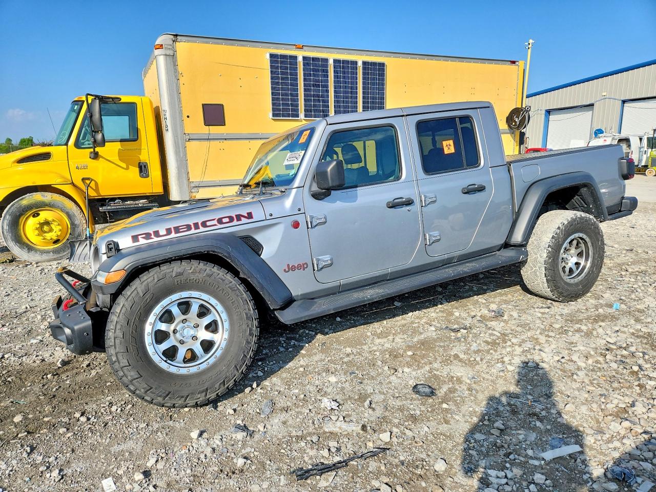 Salvage Jeep Gladiator Image